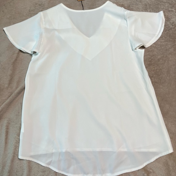 Beautiful blouse - Picture 3 of 3